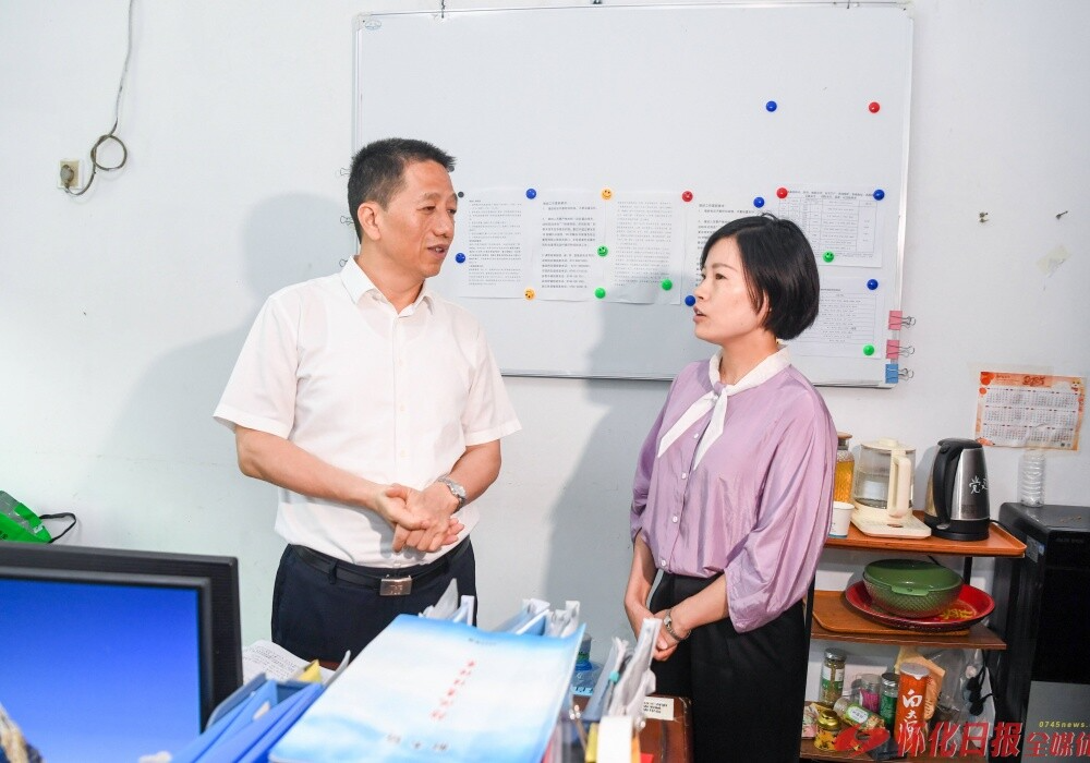 许忠建在中方县、洪江市督导检查防汛抗灾工作