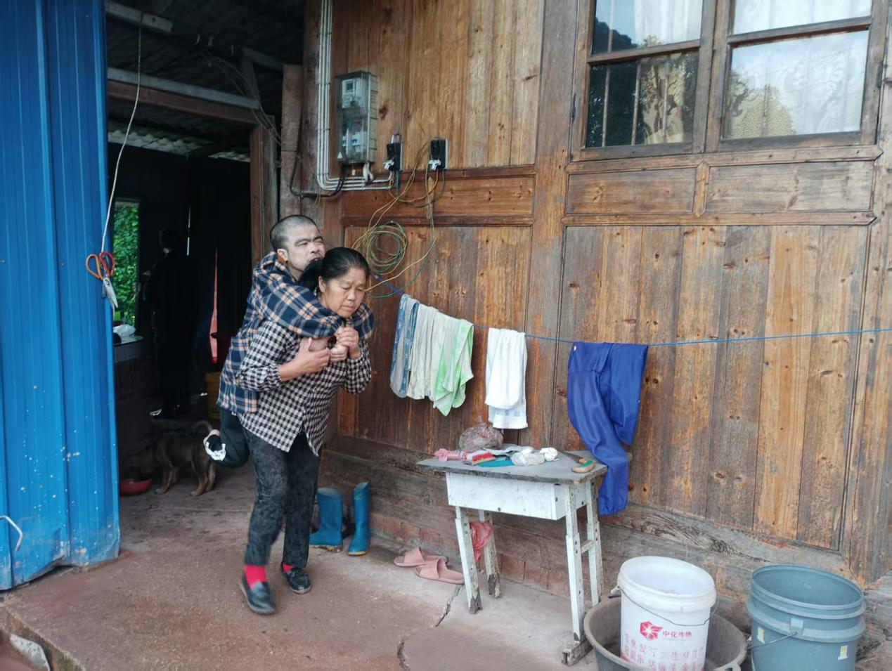 水宽乡：风雨中显担当，人大代表战斗在防汛一线