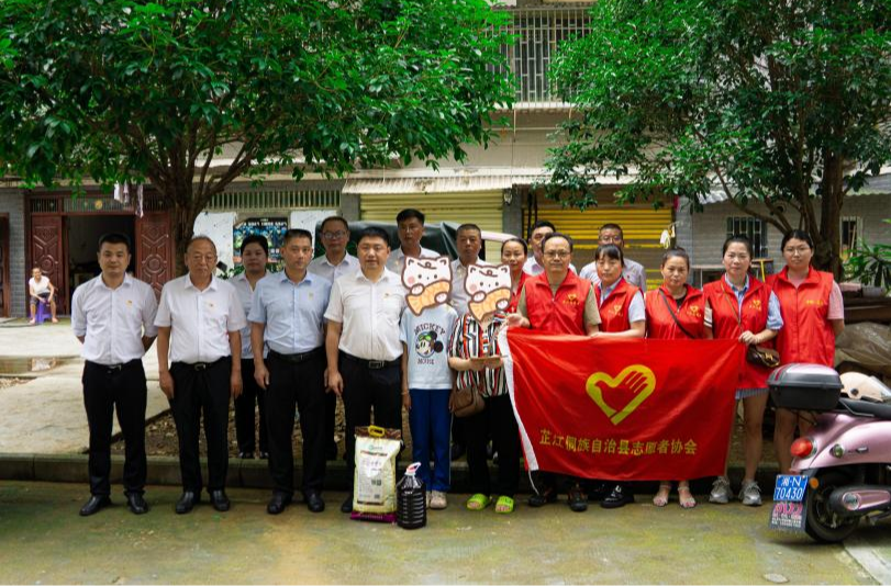湖南湘投能源投资有限公司芷江分公司开展关爱事实孤儿公益活动