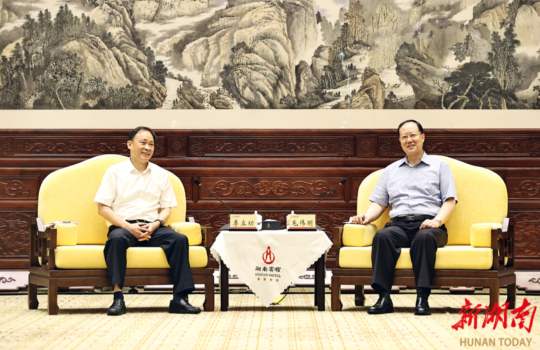 省政府与中国电子举行工作会谈 毛伟明李立功出席