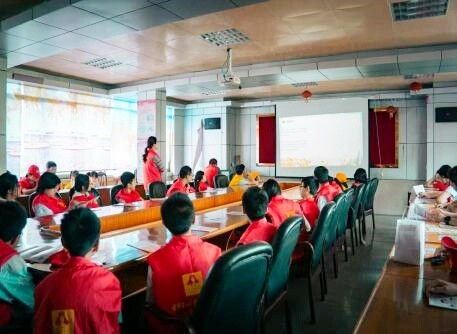 芷江志愿者协会开展中小学生禁毒知识专题宣讲活动