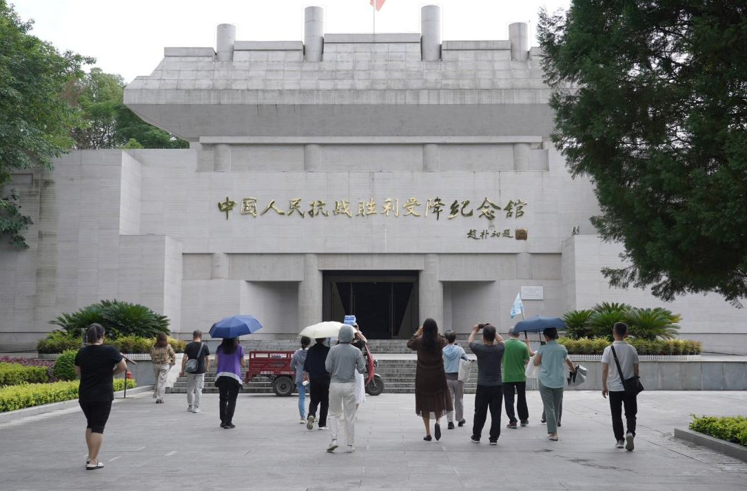 全国百名文化记者走进芷江 探访抗战文化与侗族风情