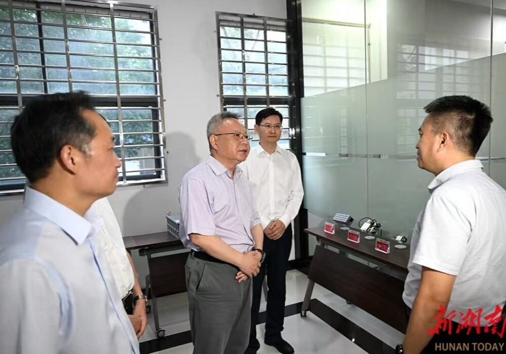 沈晓明围绕以人为本的新型城镇化开展“十五五”规划专题调研