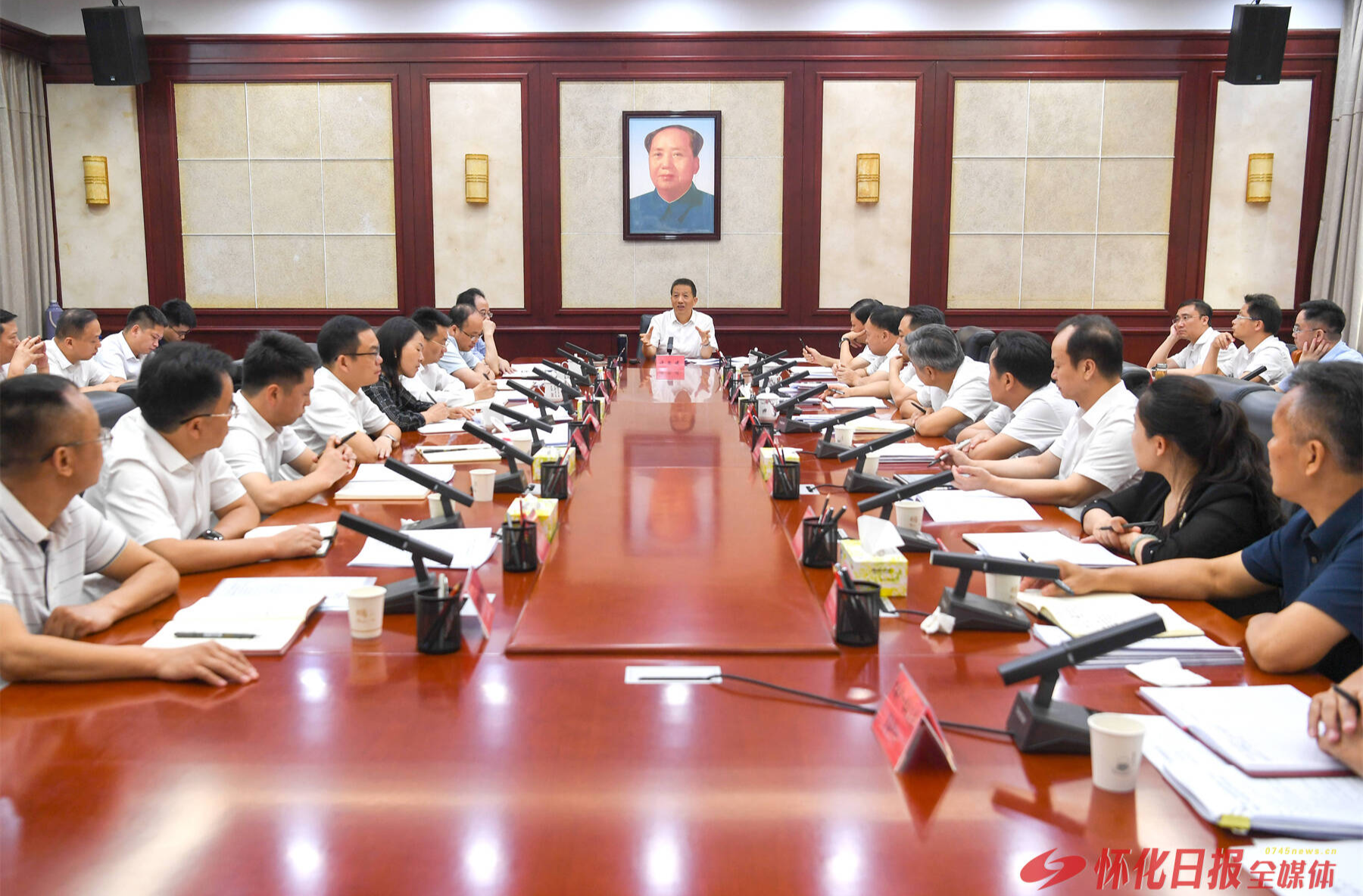 许忠建主持召开2025年鹤中一体化发展领导小组第二次会议暨鹤中一体化发展半年工作讲评会