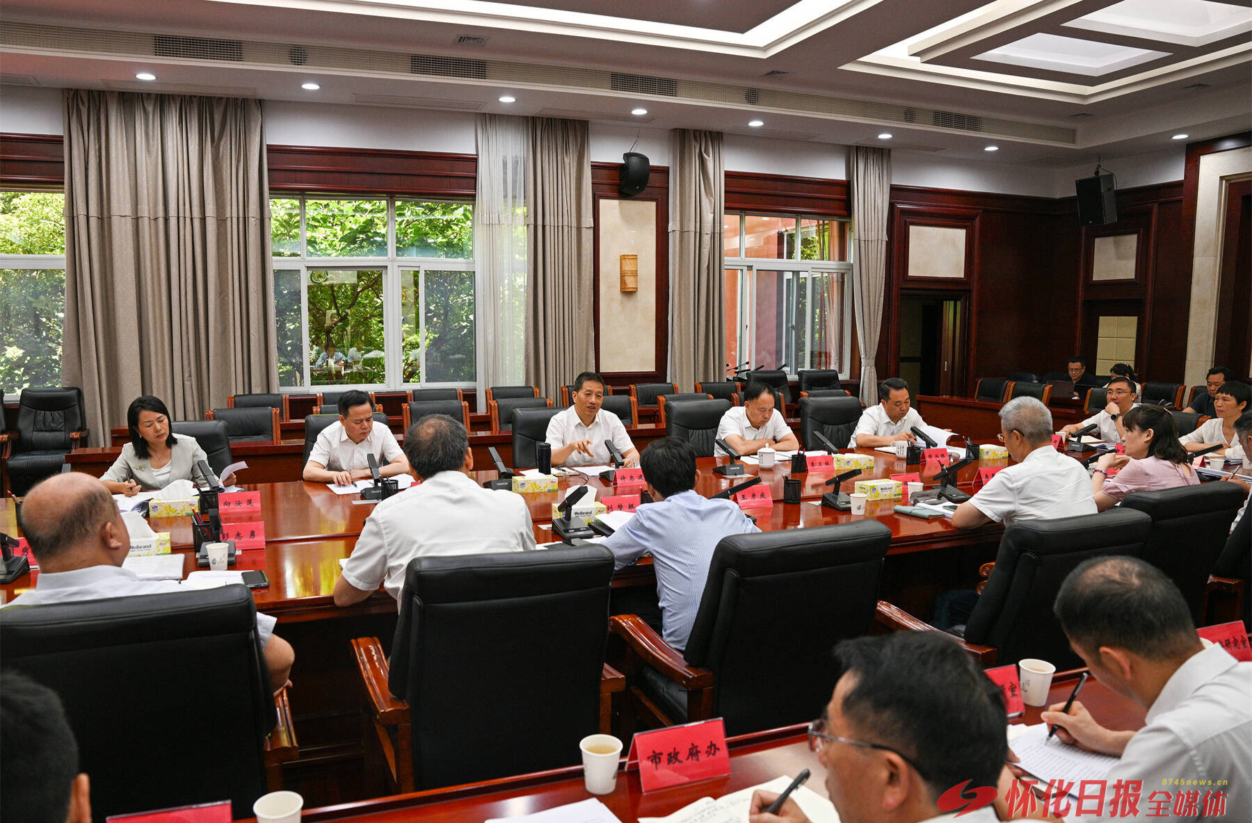 许忠建主持召开“十五五”时期怀化国际陆港建设暨商贸物流产业发展专题座谈会
