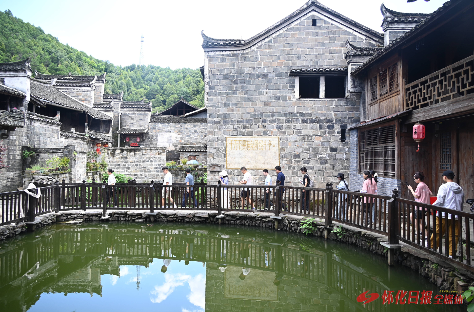 探寻福地怀化 邂逅非遗时光 | 石板巷里话非遗 央媒省媒采访团探访会同高椅古村文旅融合新图景