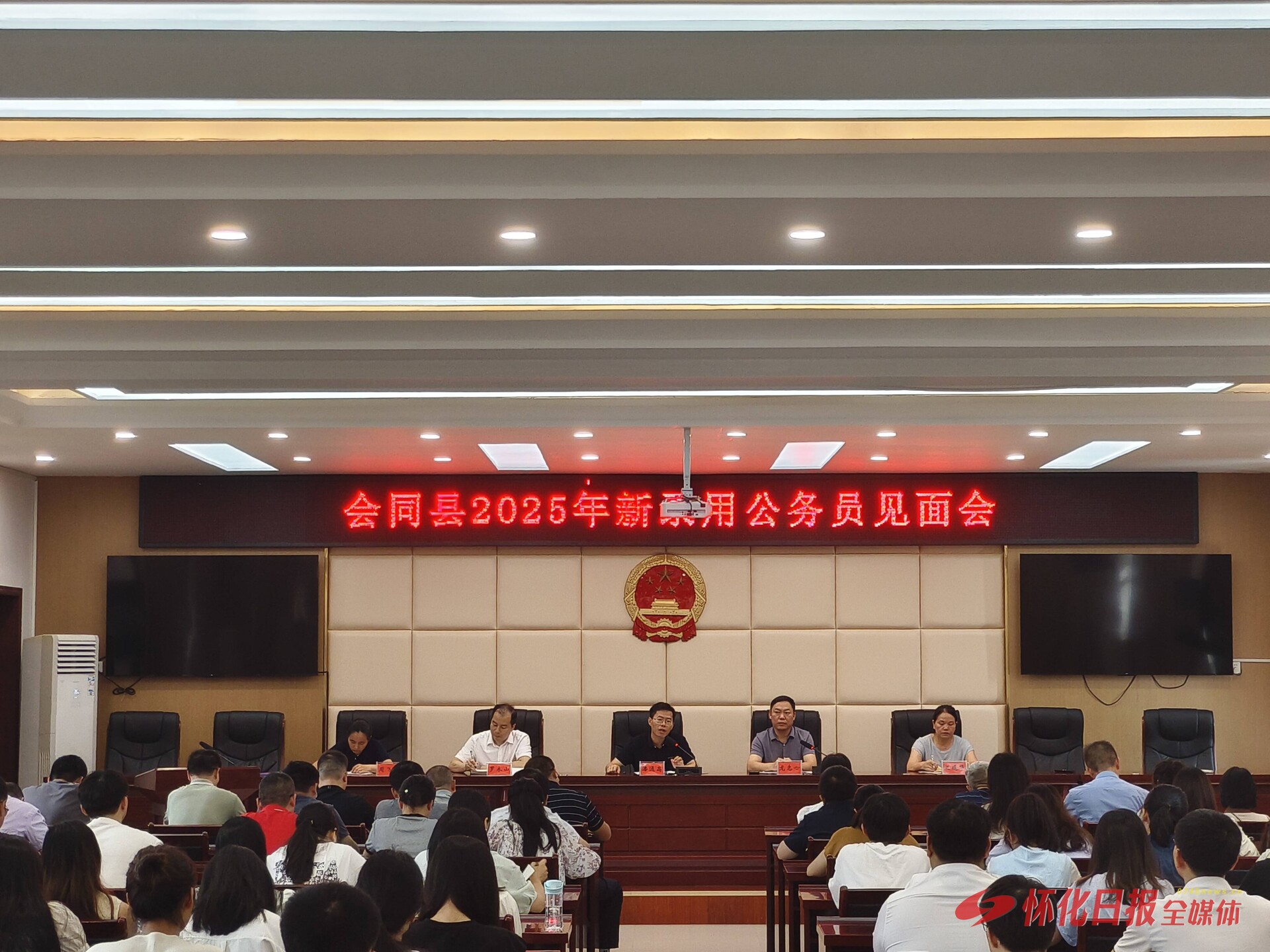 迎“新”聚力 从“新”出发 我市965名新录用公务员正式报到上岗
