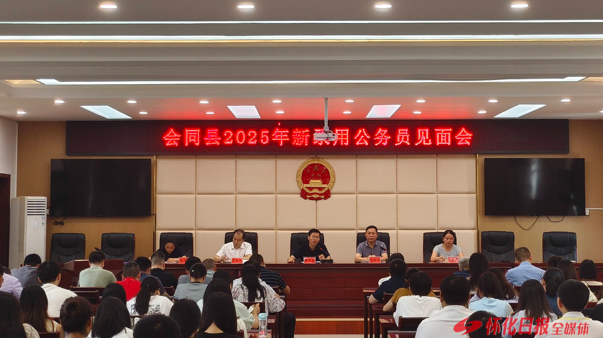 迎“新”聚力 从“新”出发 我市965名新录用公务员正式报到上岗