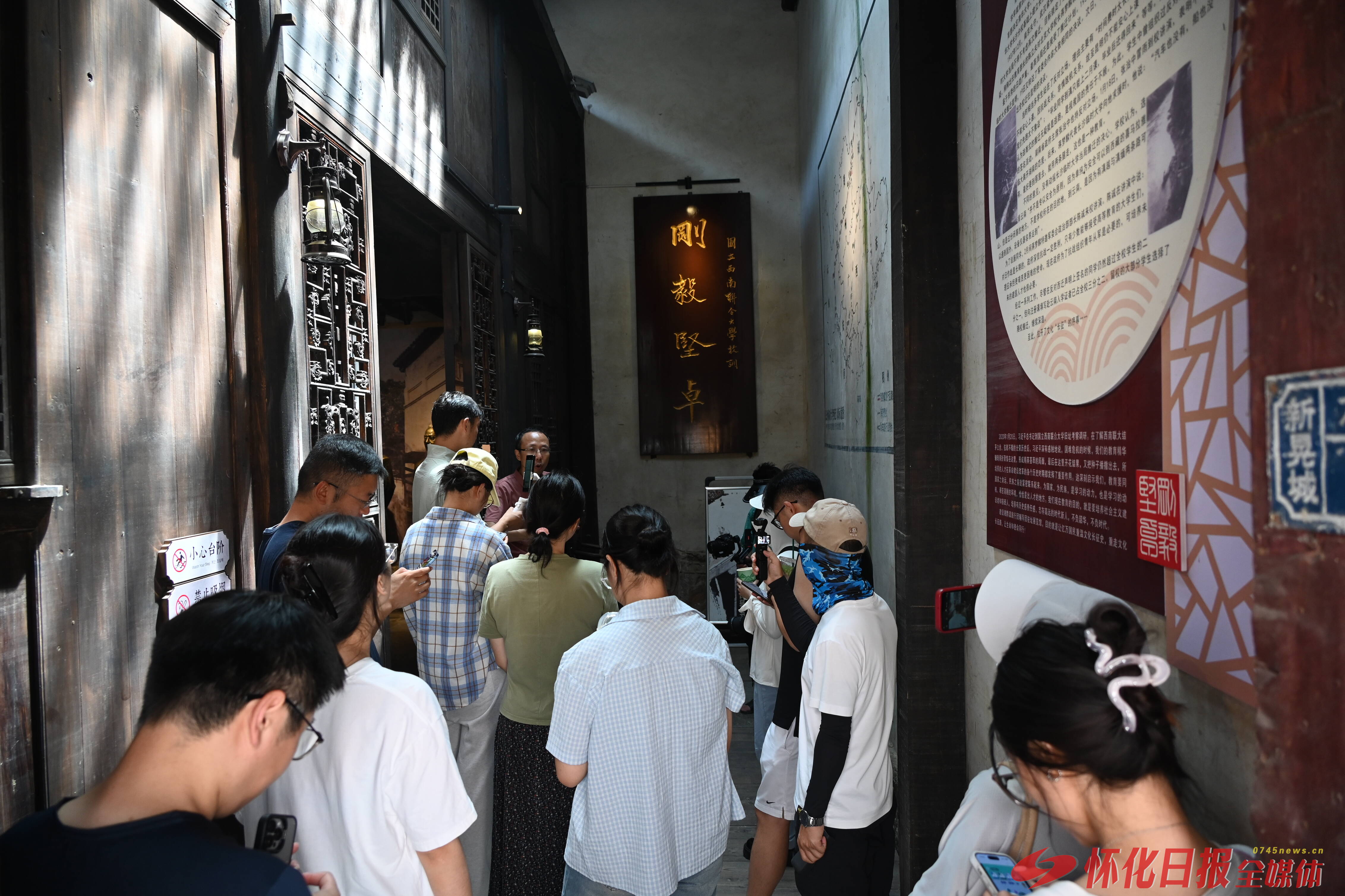 探寻福地怀化 邂逅非遗时光 | 央媒省媒记者团聆听龙溪古镇非遗“交响乐”