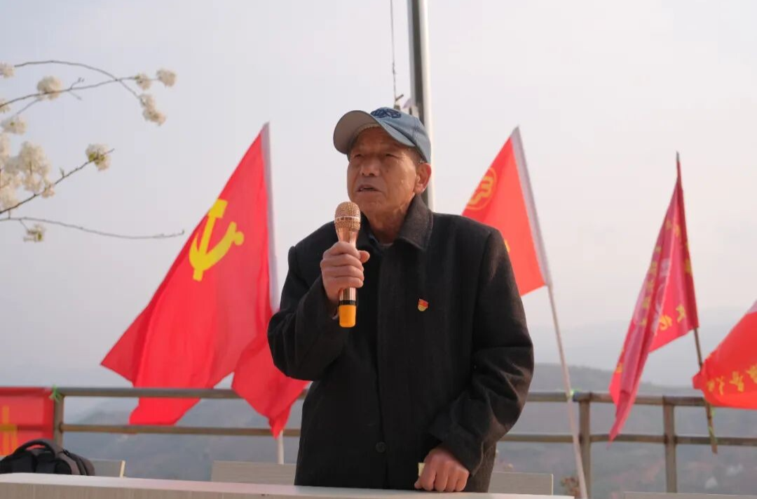 年近八旬老党员用小院点亮“中国红”｜新时代“中国好人”故事