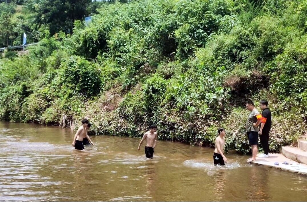 晓坪乡织密防溺水安全防线