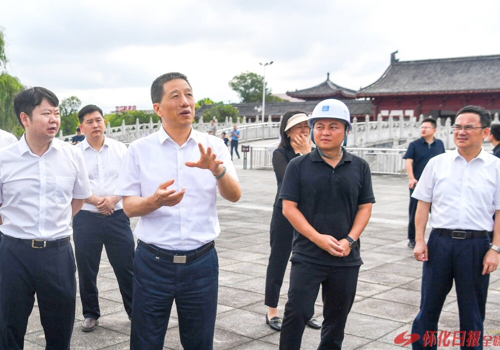 许忠建在芷江专题调度第六届中国芷江国际和平文化节暨第四届怀化市旅游发展大会筹备工作
