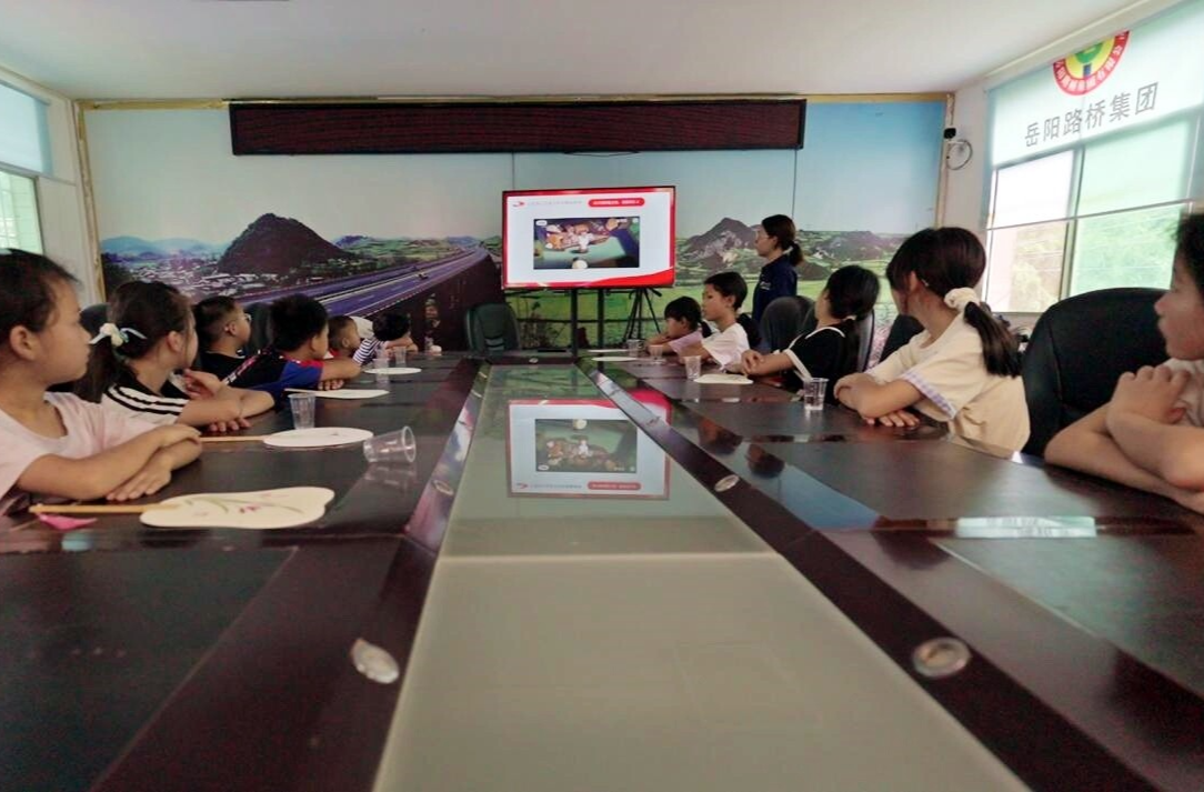 校地共绘“侗”心圆——三道坑镇携手怀化学院打造写生基地赋能乡村振兴