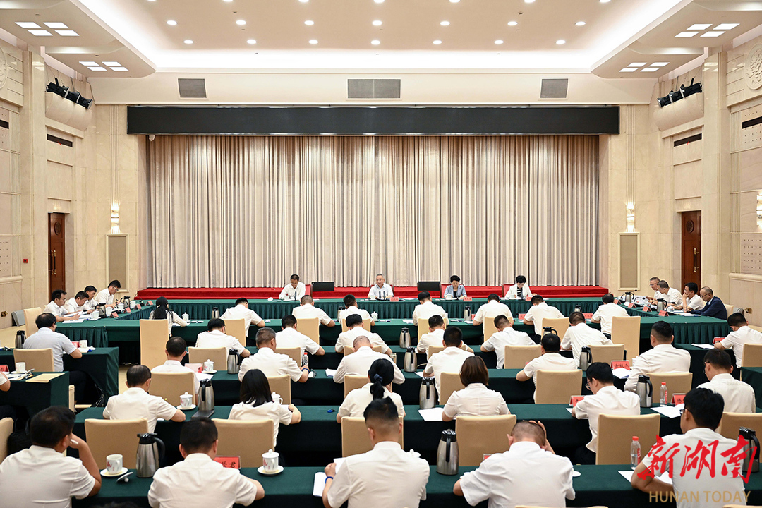 沈晓明主持召开省第十批援藏干部人才座谈会