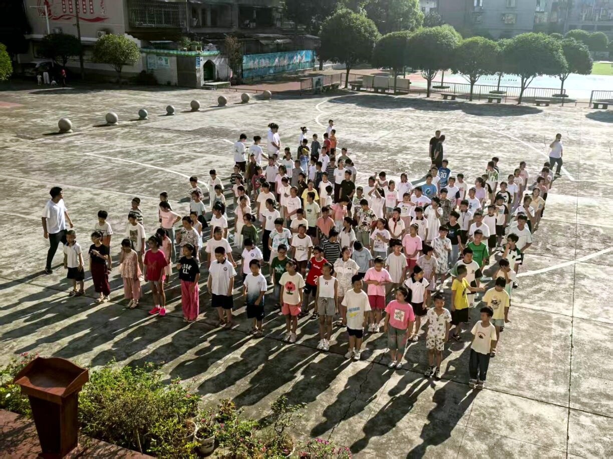 2025年“湖湘守护者”青云启航队夏令营在芷江城南小学开营