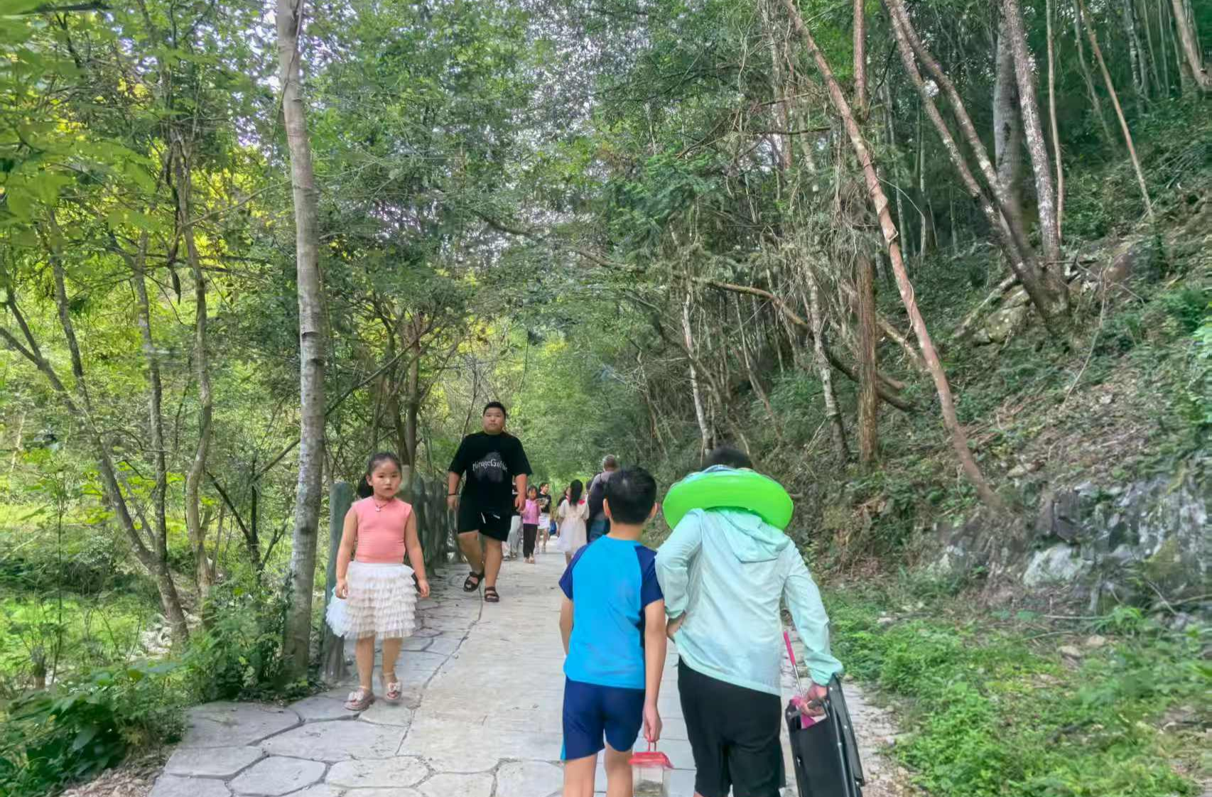 芷江五郎溪国有林场多措并举为夏季旅游安全护航
