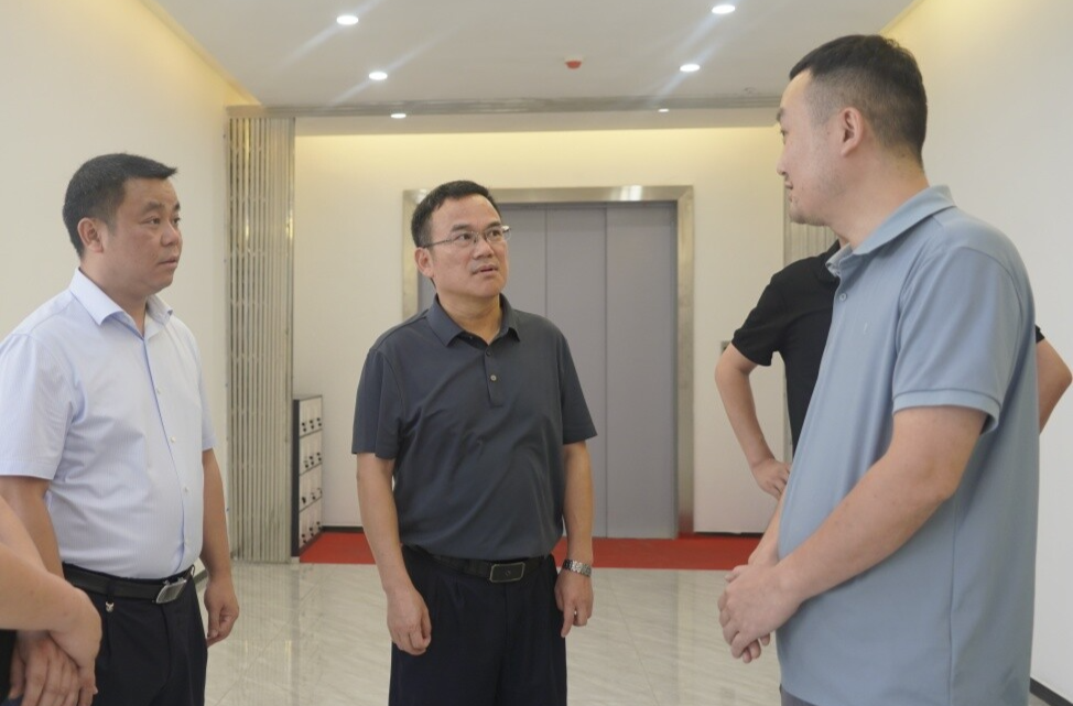 梁元和在县产业开发区调研