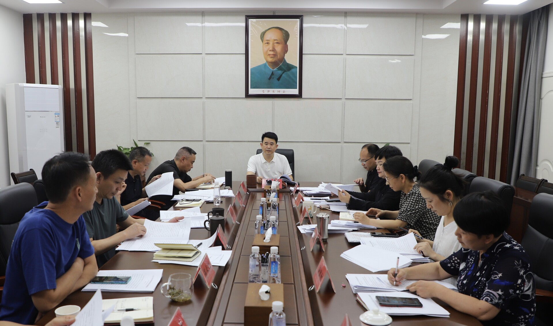 县九届人大常委会第五十一次主任会议举行