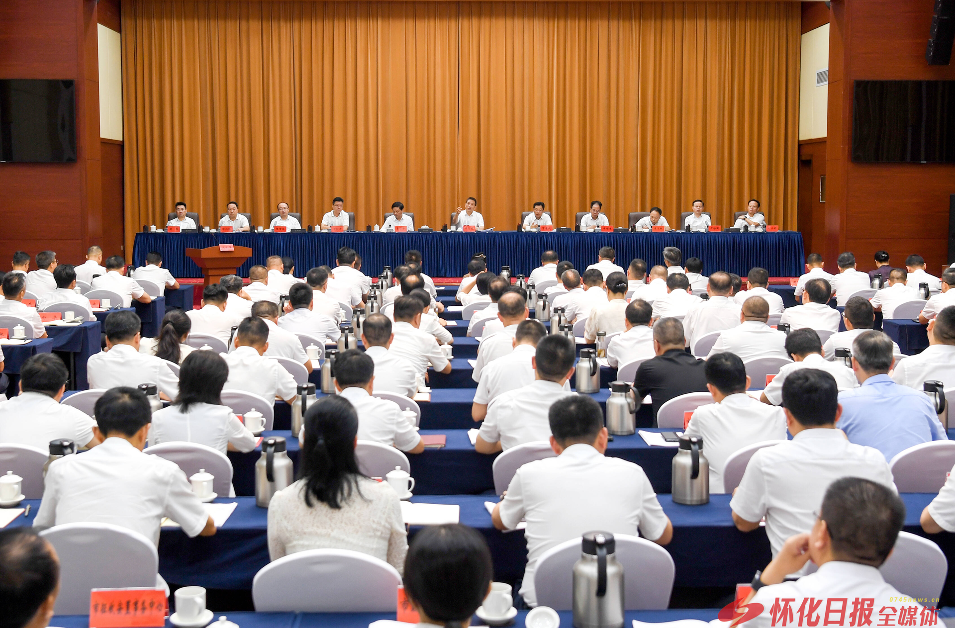 市委、市政府召开全市2025年上半年经济形势分析暨“项目建设年”活动讲评会