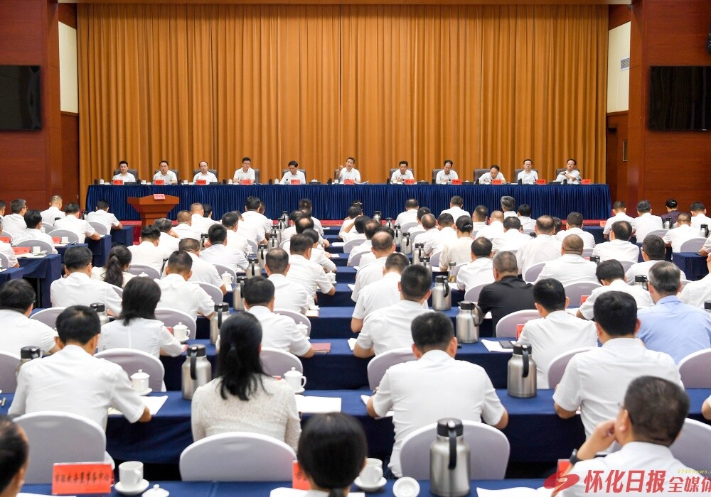 市委、市政府召开全市2025年上半年经济形势分析暨“项目建设年”活动讲评会
