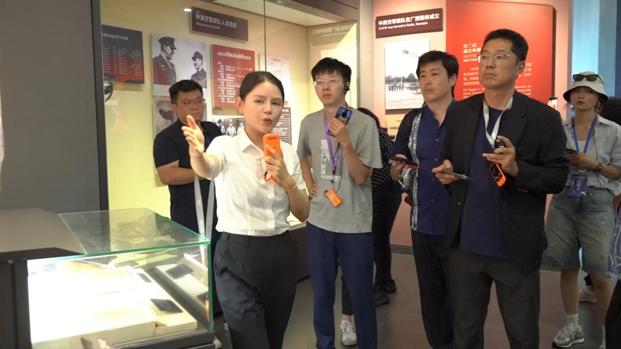 多国媒体记者走进芷江 重温抗战烽火 感受和平文化