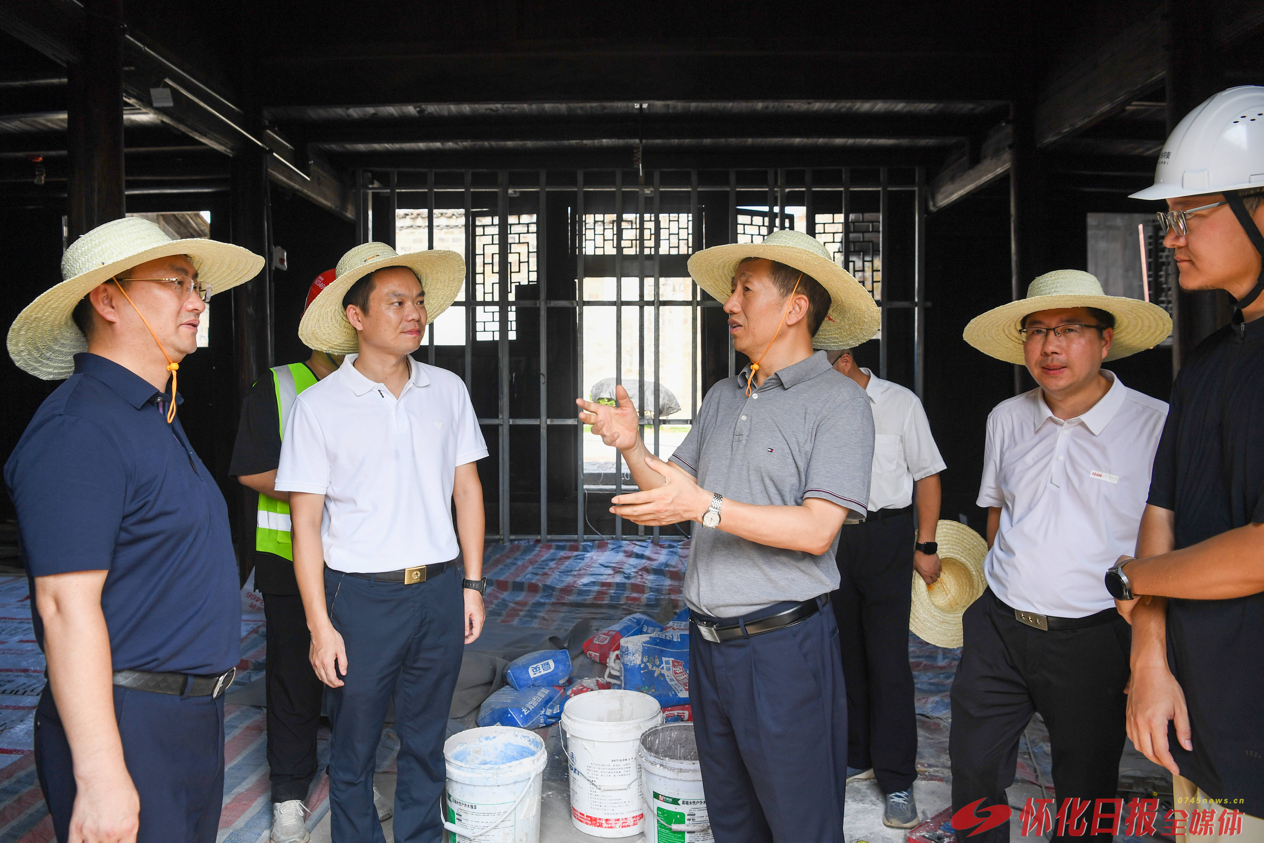 許忠建專題調(diào)研省旅發(fā)大會和鶴中一體化重點項目建設(shè)