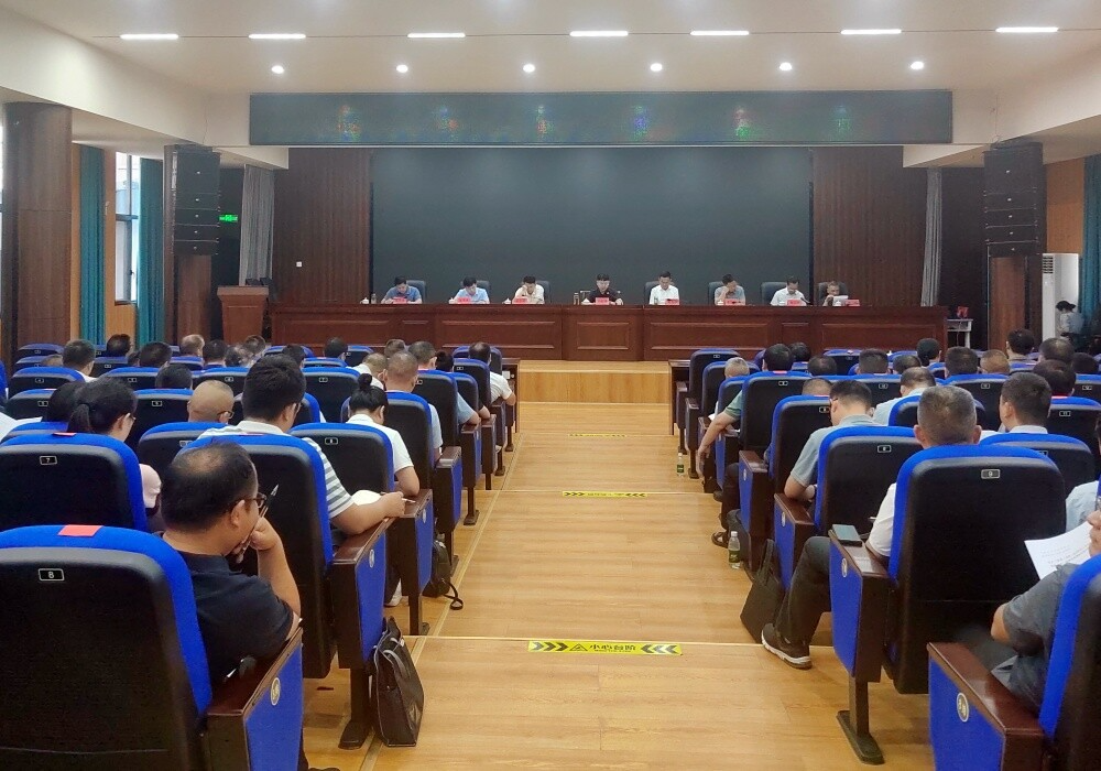 梁志平主持召开县委常委会（扩大）会议暨县委理论学习中心组2025年第八次集体学习