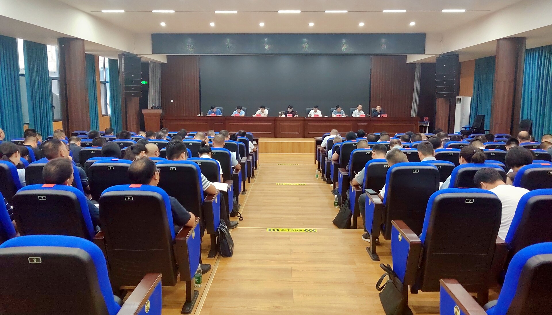 全县开展彭国甫雷绍业印宇鹰等系列腐败案件“镜鉴”以案促改专项活动动员部署暨警示教育大会召开