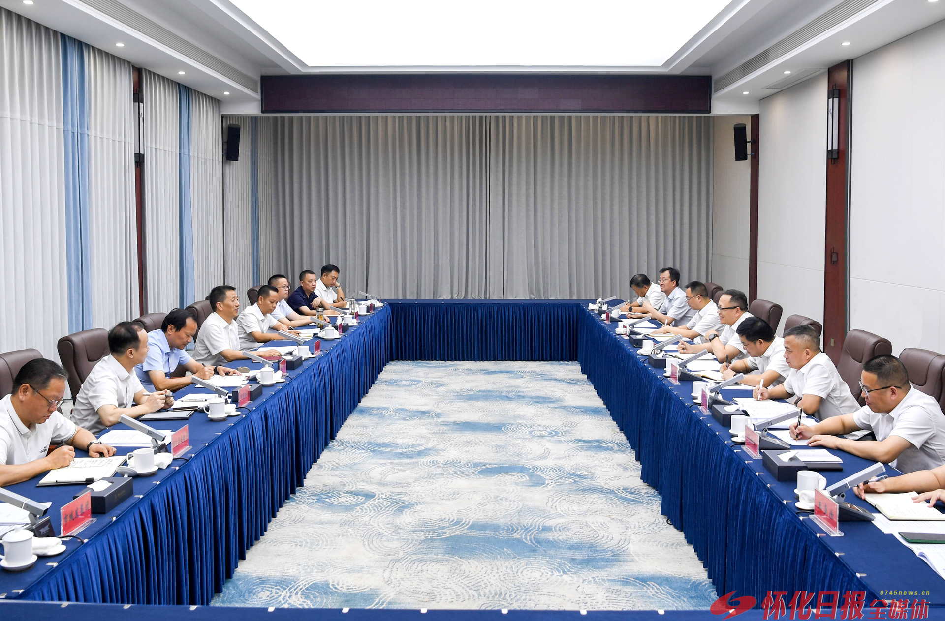 许忠建与陈刚一行会谈