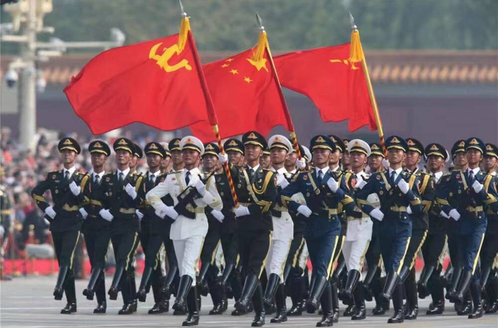 八一建军节，重温这首军歌，致敬中国军人！万里河山，有你心安！