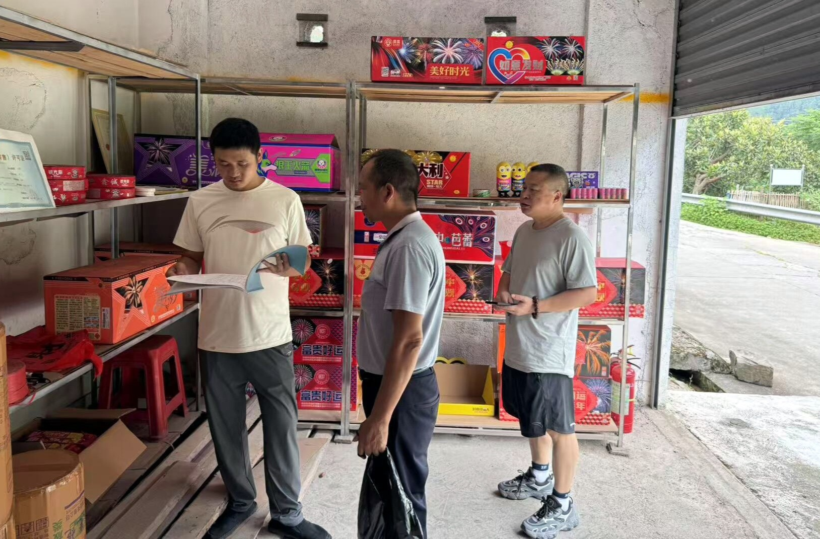 新店坪镇：开展暑期安全生产检查 筑牢暑期安全防线