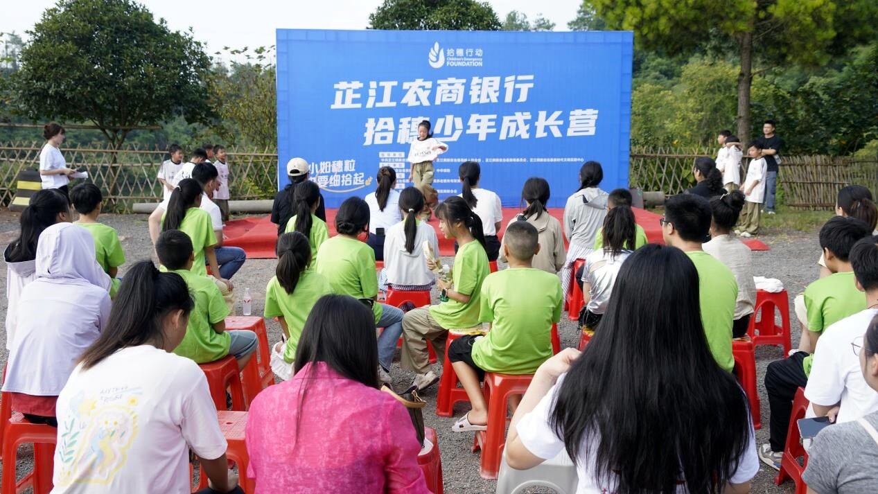 芷江多部门联合爱心企业商家开展“拾穗少年成长营”开营仪式