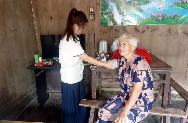罗旧镇开展特殊困难老人夏日关爱行动