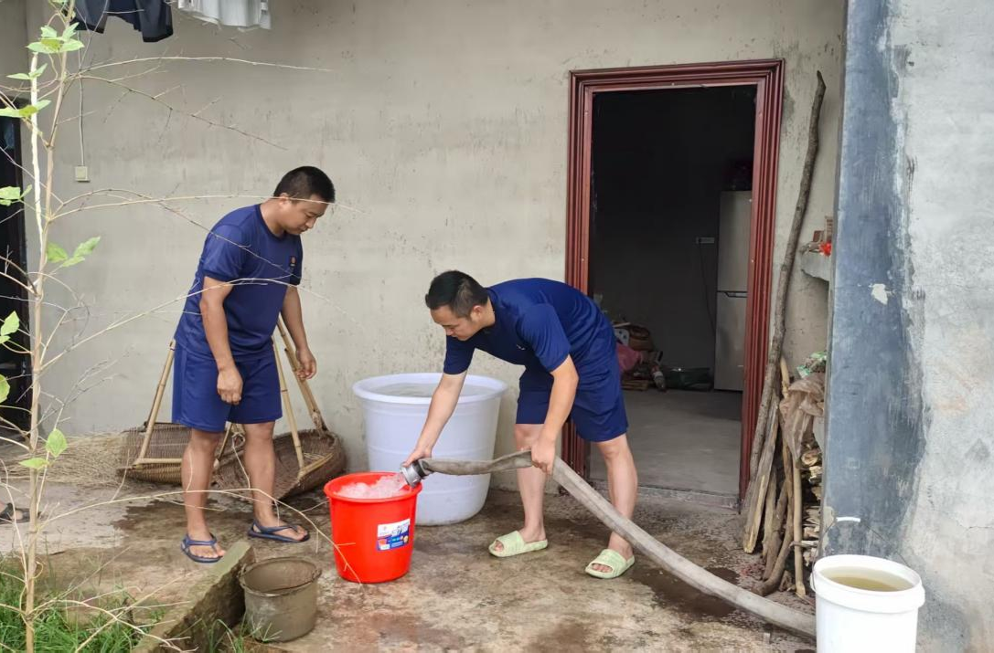 罗卜田乡：消防车送水解民忧