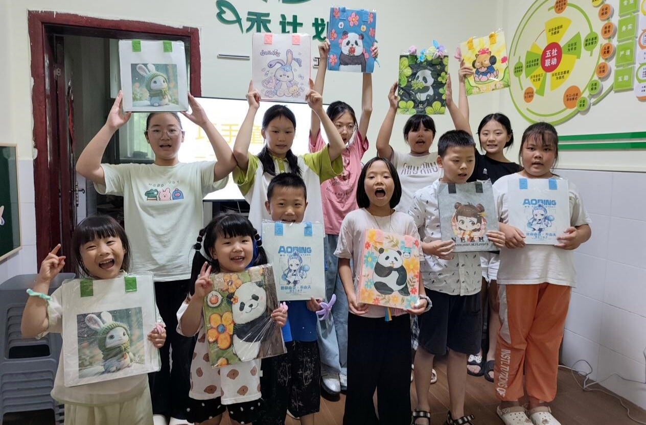 大树坳乡开展“巧手童心”留守儿童手工兴趣小组活动
