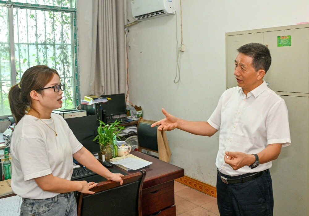 许忠建：在抓发展惠民生保安全中强化担当作为