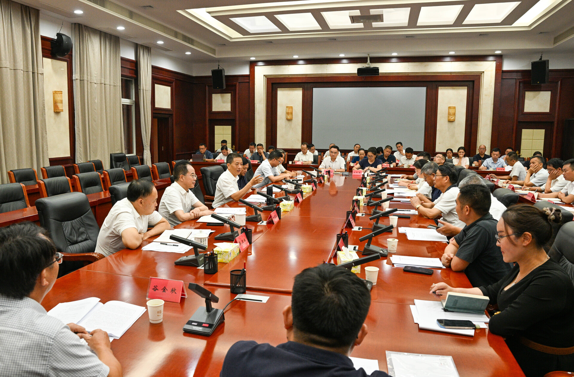 许忠建主持召开怀化市“十五五”时期先进制造业发展专题座谈会