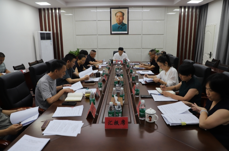 县九届人大常委会第五十二次主任会议举行