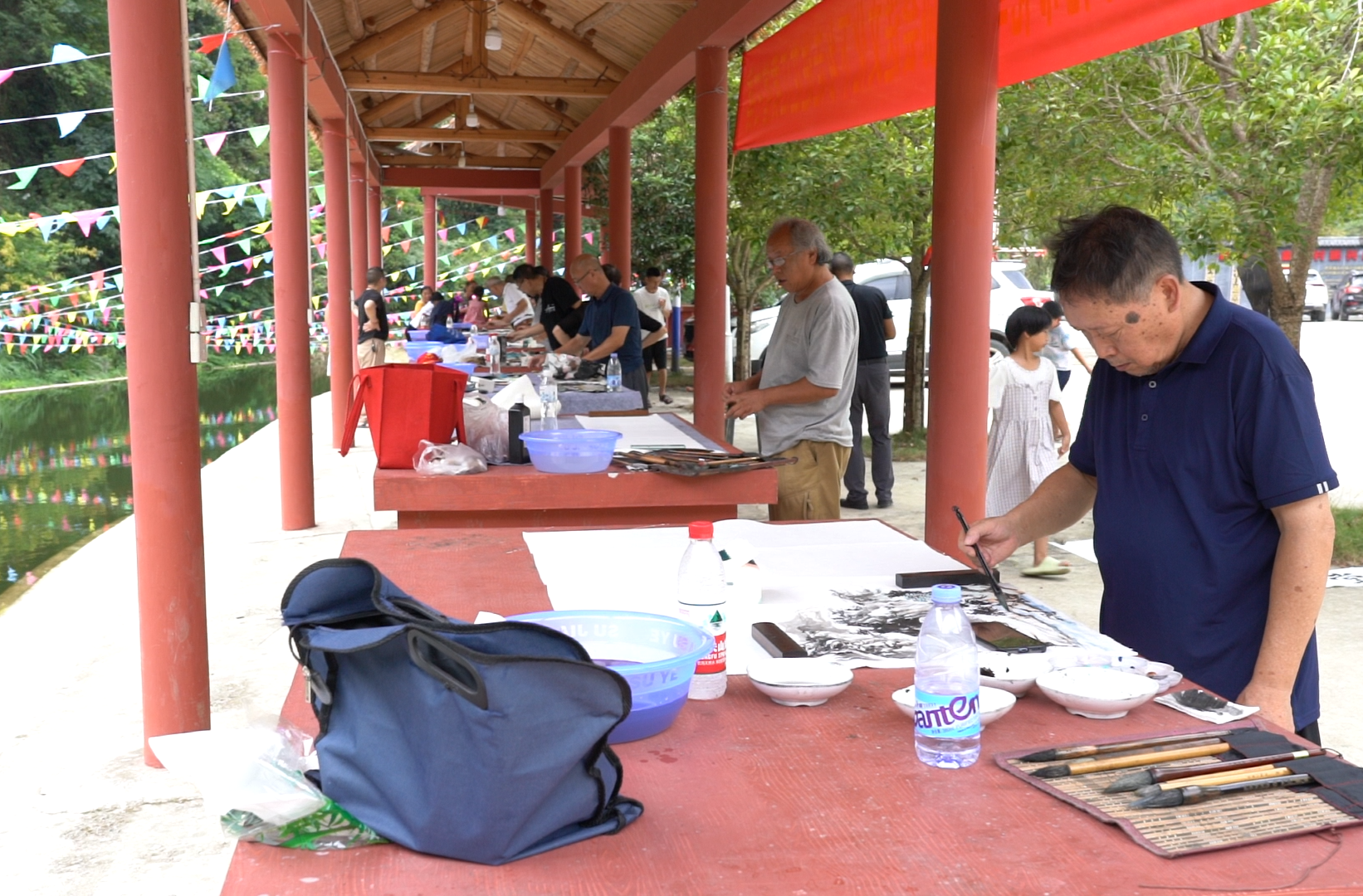 怀化市花鸟画家协会文化惠民活动走进黄畲古寨