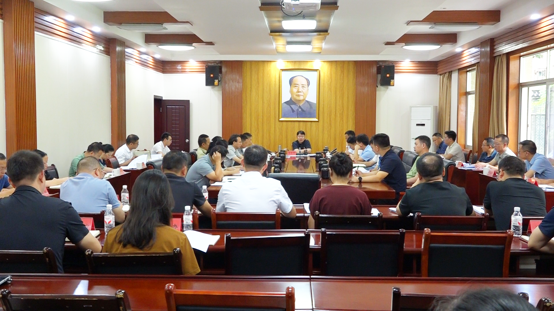 梁志平主持召开“三大盛会”工作调度会