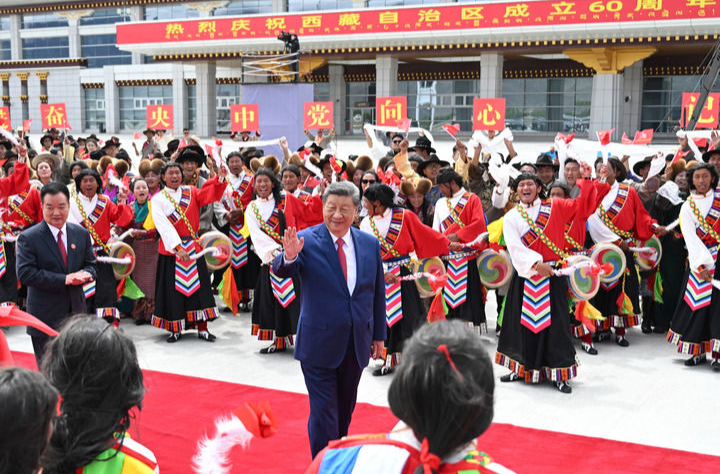 习近平在出席西藏自治区成立60周年庆祝活动后返回北京