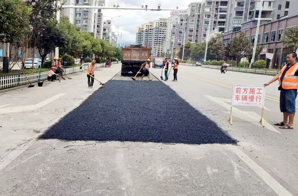 芷江全力整治路域环境 保障“三大盛会”公路安全畅通