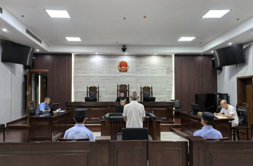 以案说法丨袭击执法民警 男子获刑七个月