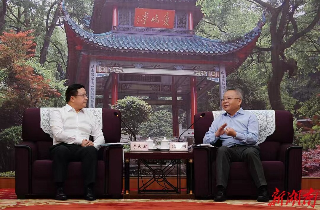 沈晓明会见海外华文媒体代表团一行