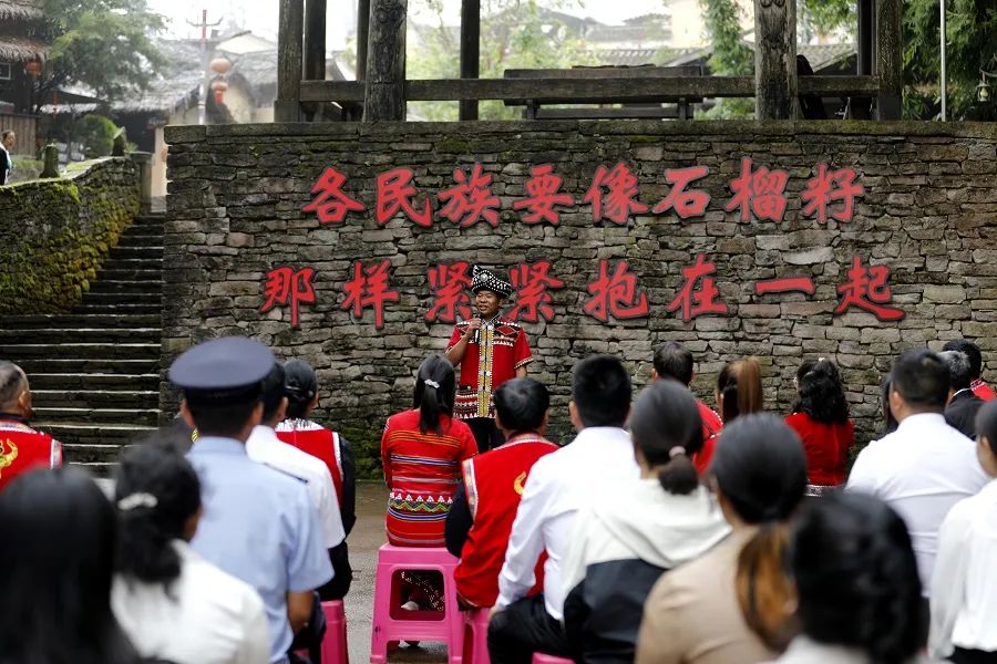 发挥党员干部对“铸牢”的关键作用