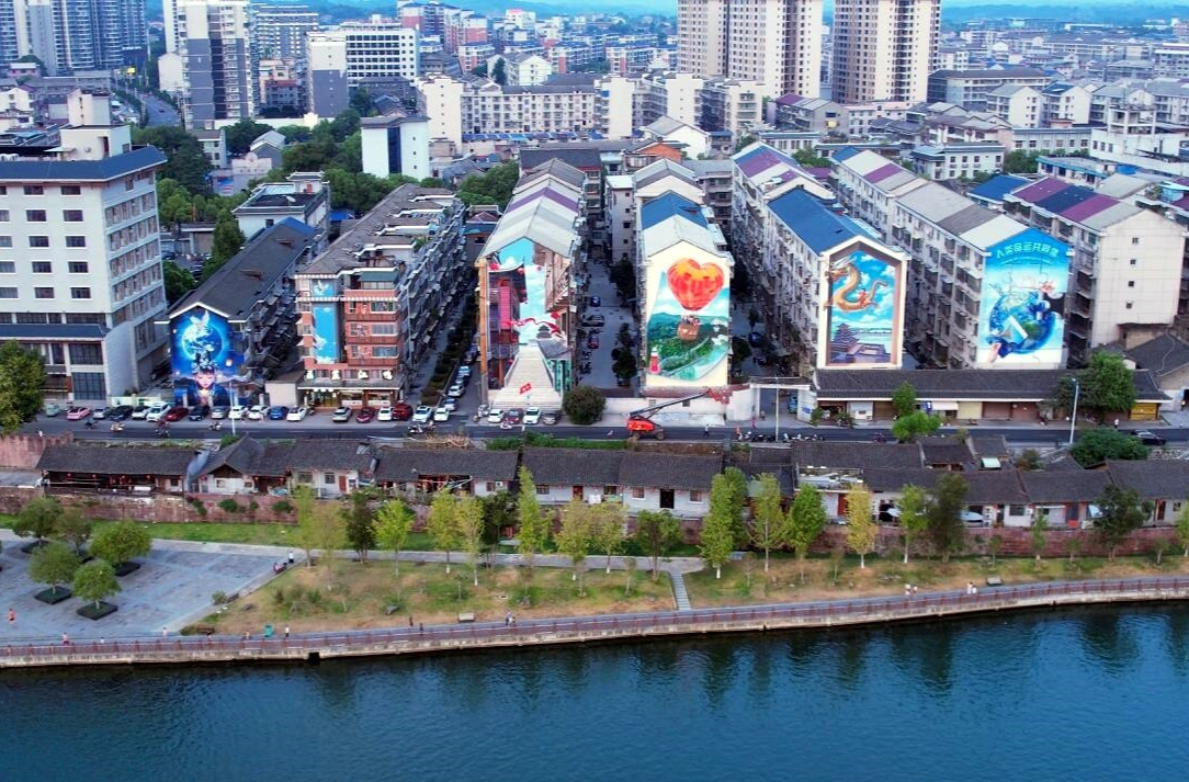 芷江盛装迎盛会 满城新颜待客来