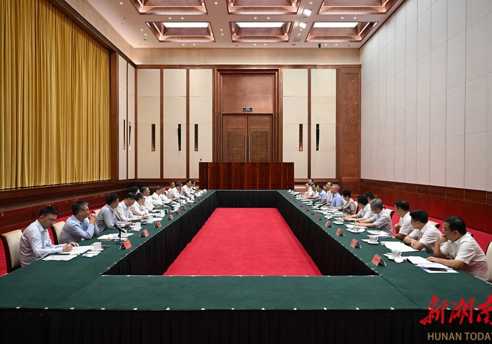沈晓明与上海交通大学党委书记杨振斌、校长丁奎岭一行会谈