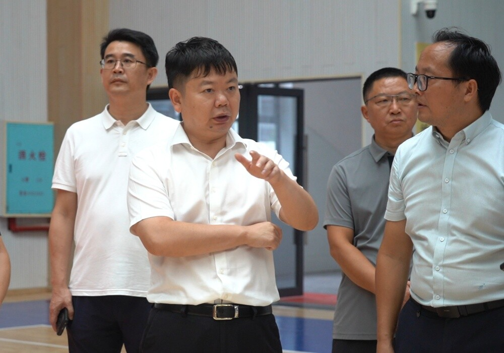 梁志平带队调研教育工作并开展教师节走访慰问活动