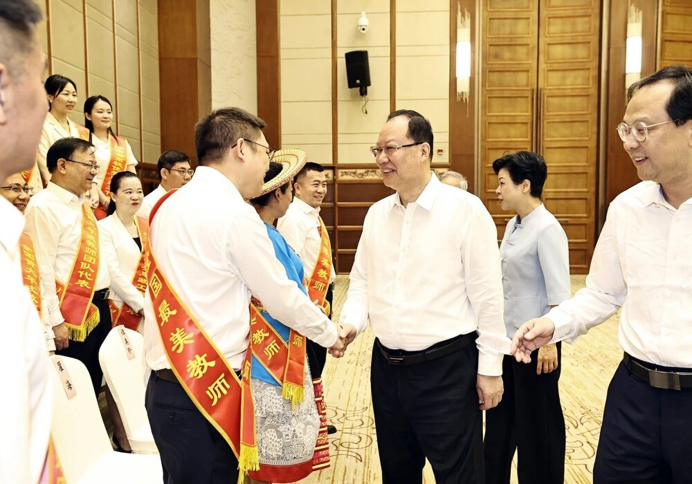 教师节前夕，毛伟明在长沙会见并走访慰问教师代表