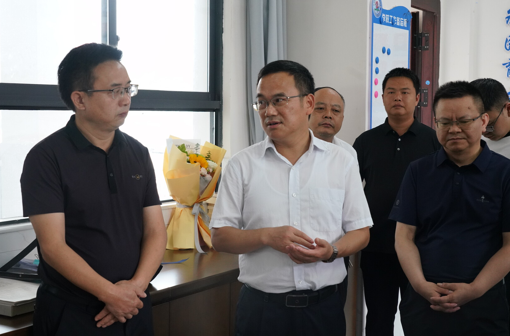 梁元和教师节赴芷江四中慰问教师并调研教育工作